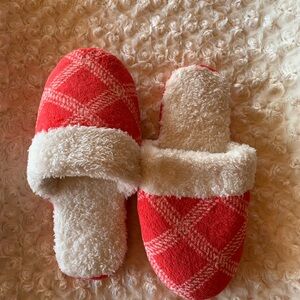 New Vera Bradley Large 9-10 Red & White Slippers